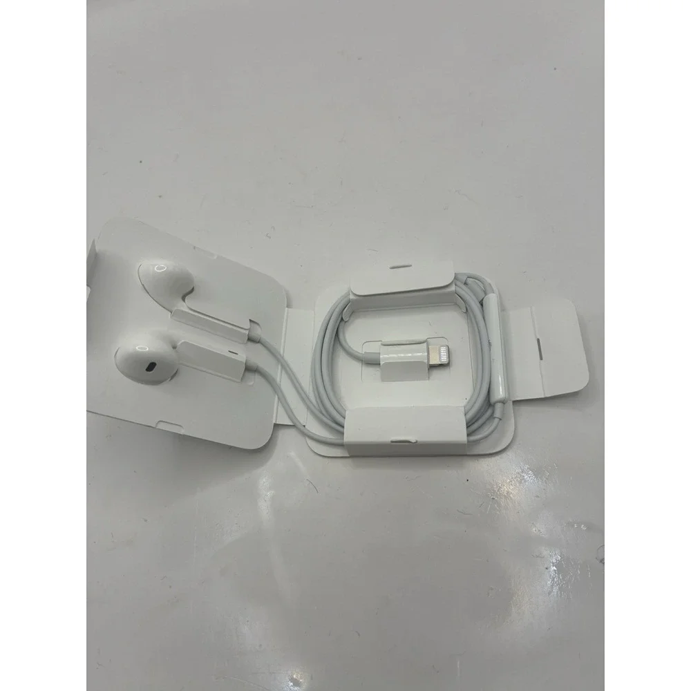 NEW !!! Apple EarPods Wired Earbuds w/ Lightning to Female 3.5mm Adapter Cable